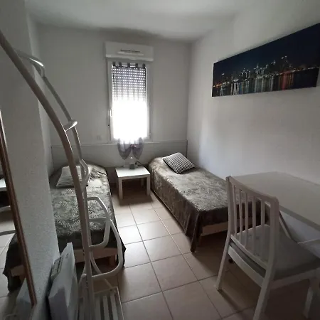 Agreable, Idealement Situe A Nyaraló